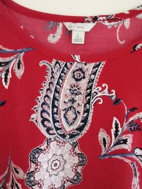 EST. 1946 Beautiful Red Paisley Women's Top